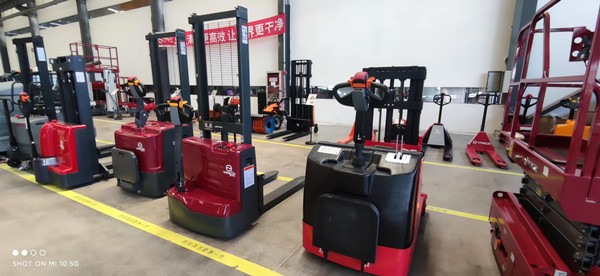 2噸電動叉車的價格是根據什么來定的